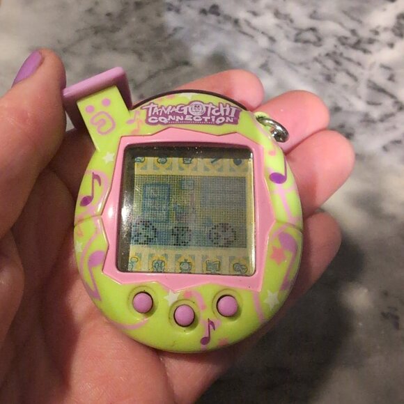 Rare 2004 Tamagotchi Connection V5 Familitchi Tama House Music Note Green & Pink - Picture 1 of 5